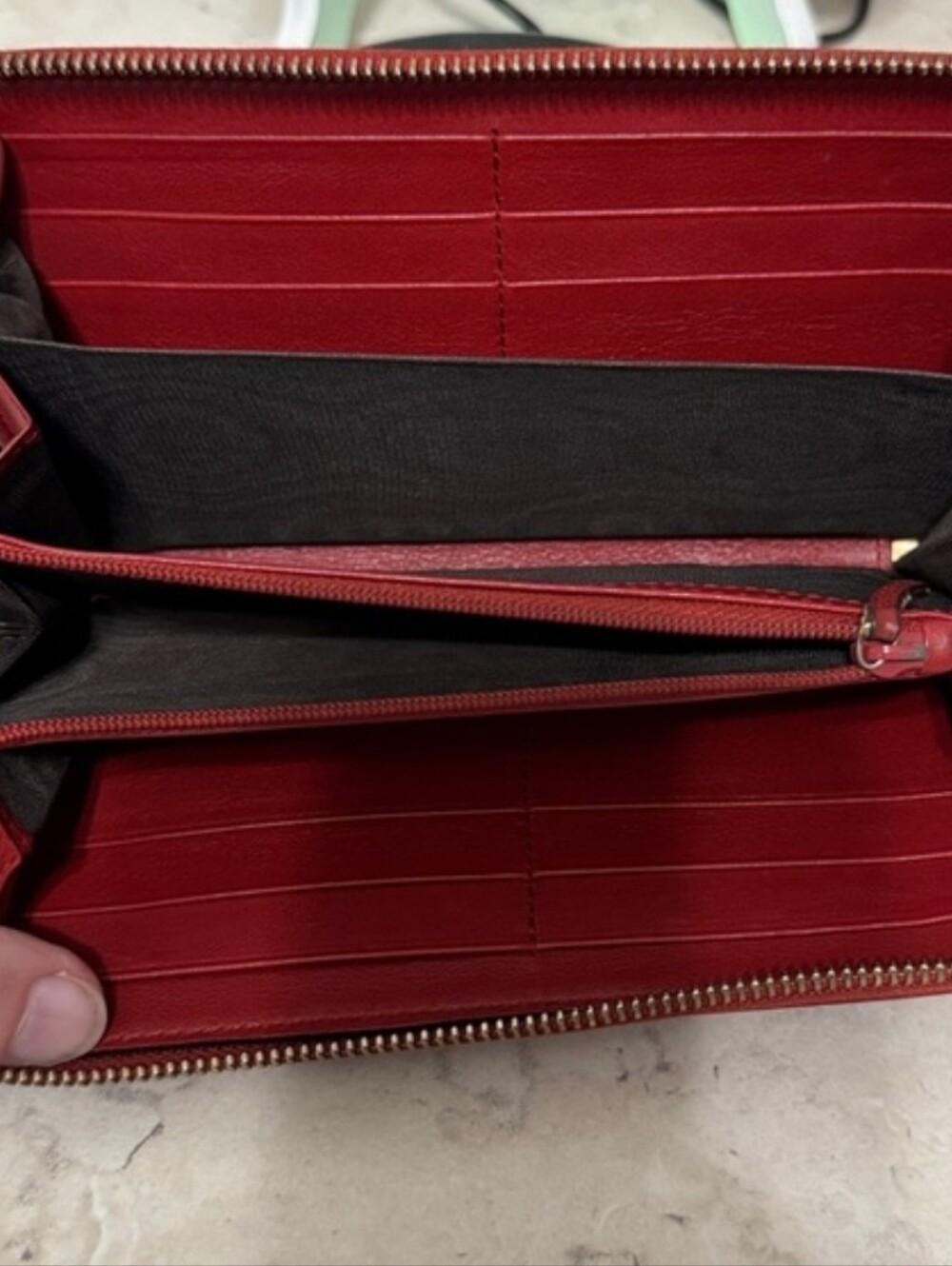 Gucci Glossy Red Embossed GG Patent Wallet/Pristine/ Gorgeous/No Callouts - Picture 4 of 6